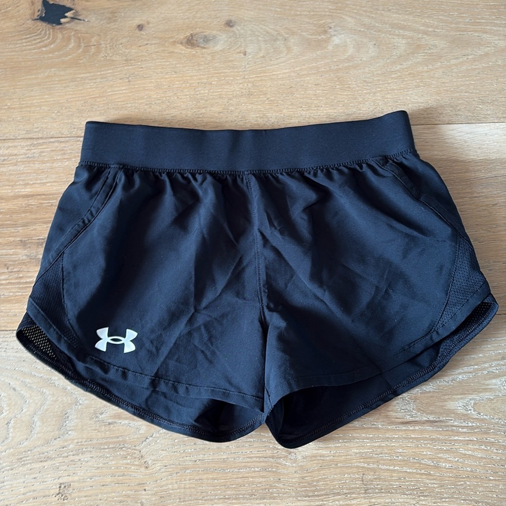 NWT under armour youth med shorts
